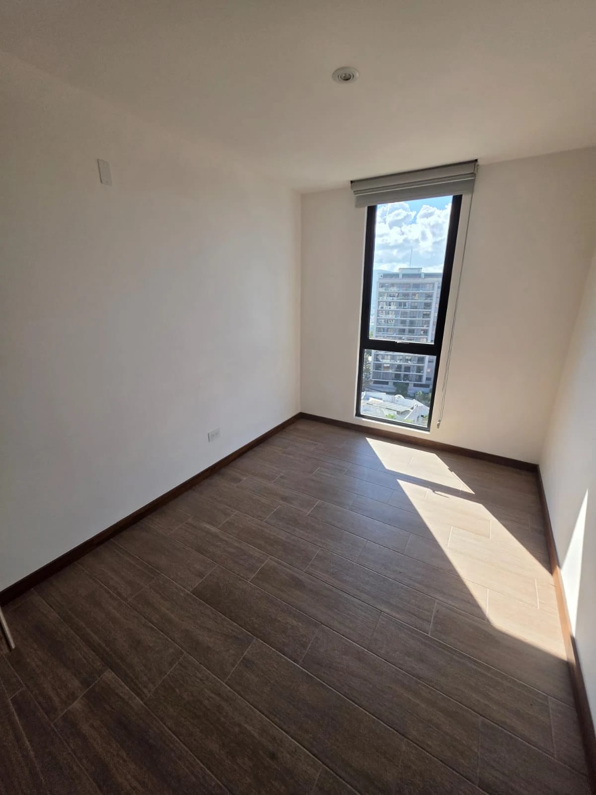 Apartamento alquiler Torre Milea zona 13 3 habitaciones — Apartamento en Alquiler en Zona 13, Guatemala, Ciudad — foto 5 de 11