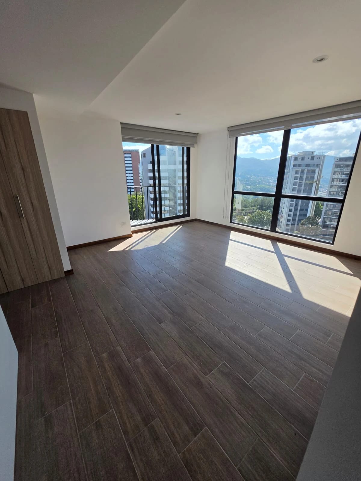 Apartamento alquiler Torre Milea zona 13 3 habitaciones — Apartamento en Alquiler en Zona 13, Guatemala, Ciudad — foto 8 de 11