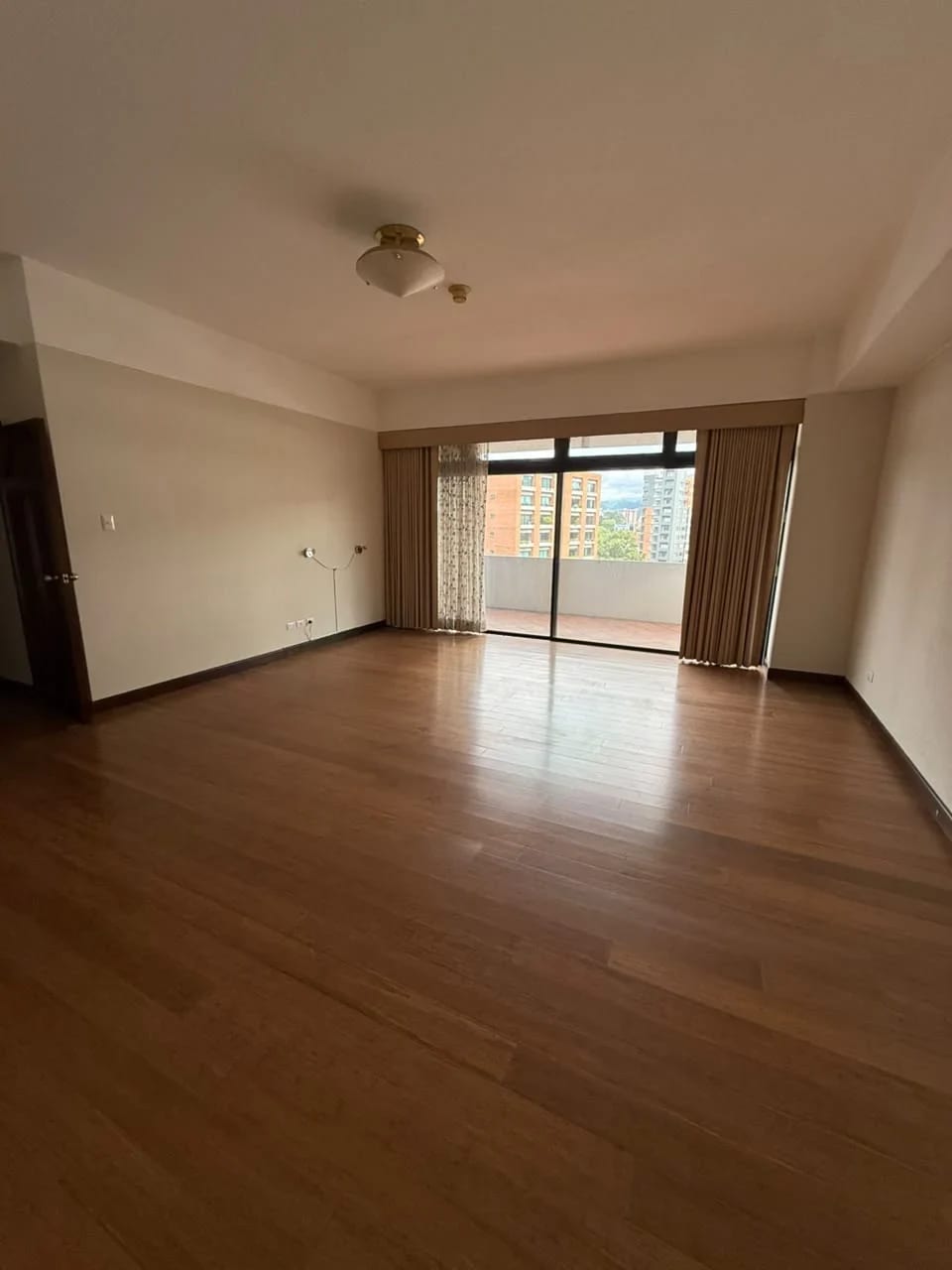 Apartamento en Venta Edificio Premiere Plaza Zona 10 — Apartamento en Venta en Zona 10, Guatemala, Ciudad — foto 9 de 13