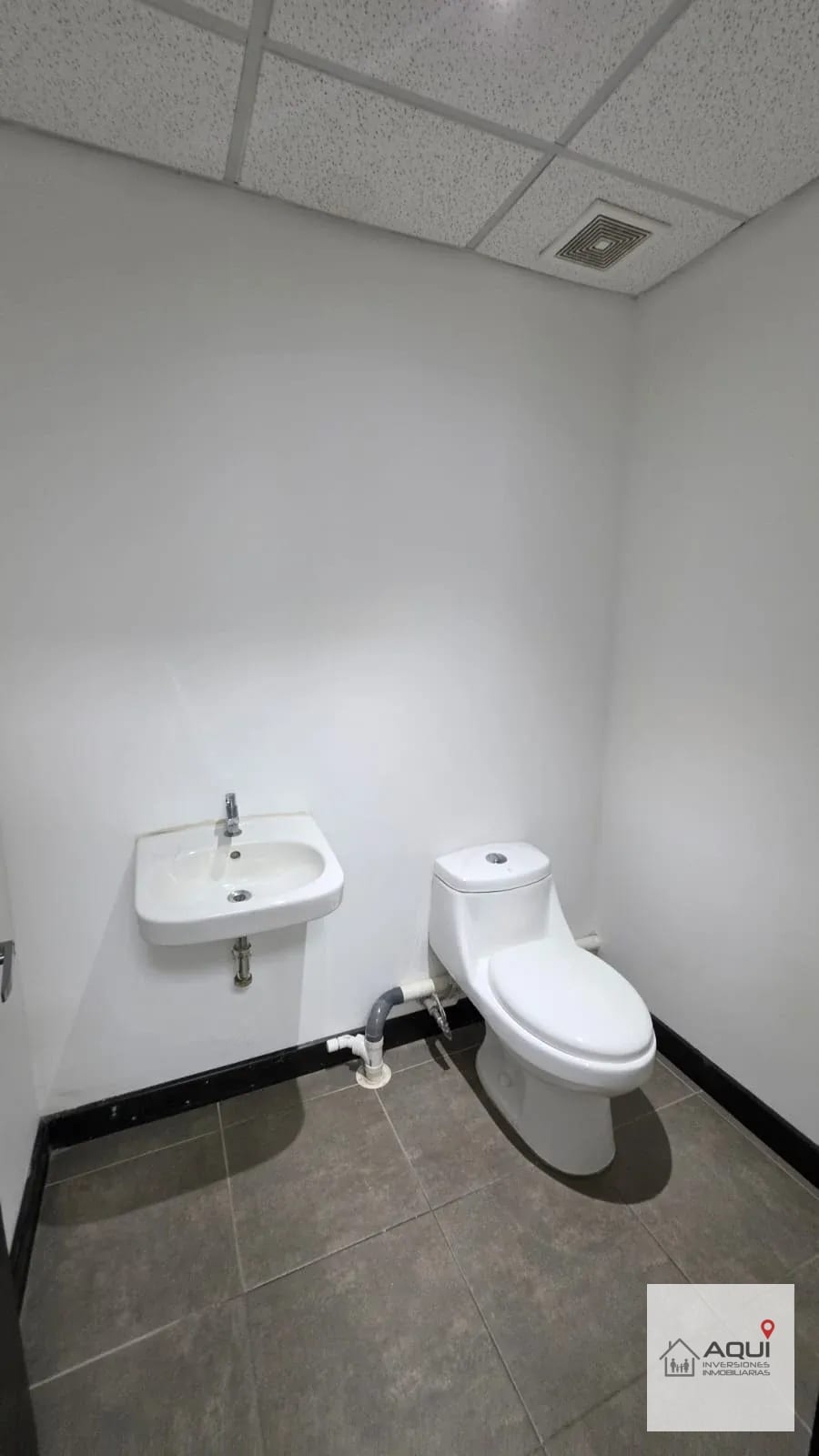 Se Renta Oficina en Edificio Torino 2, Zona 10 — Oficina en Alquiler en Torino, Zona 10, Guatemala, Ciudad — foto 10 de 11