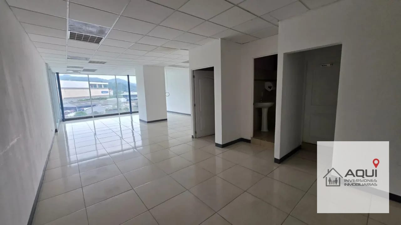 Se Renta Oficina Premium en Zona Pradera — Oficina en Alquiler en Centro Comercial Pradera, Zona 10, Guatemala, Ciudad — foto 1 de 12