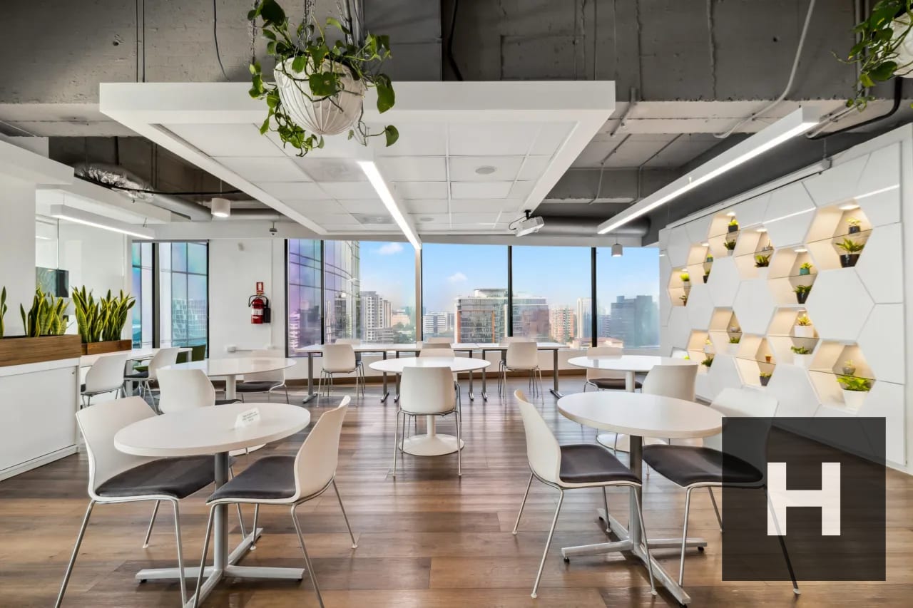 Oficina privada equipada para hasta 8 personas | Zona 10 — Oficina en Alquiler en Zona 10, Guatemala, Ciudad — foto 12 de 15