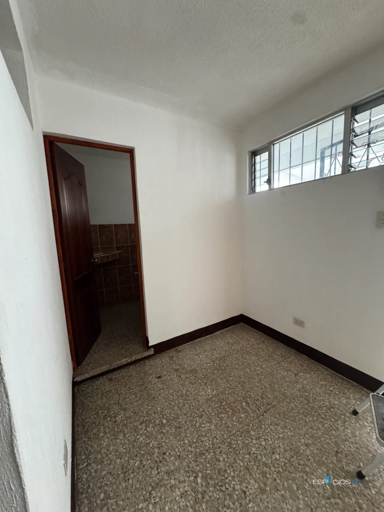 🏢 BODEGA IDEAL PARA GYM, ALMACENAMIENTO, ZONA 16 FRENTE A SANTA AMELIA — Bodega / Ofibodega en Alquiler en Santa Amelia, Zona 16, Guatemala, Ciudad — foto 7 de 12