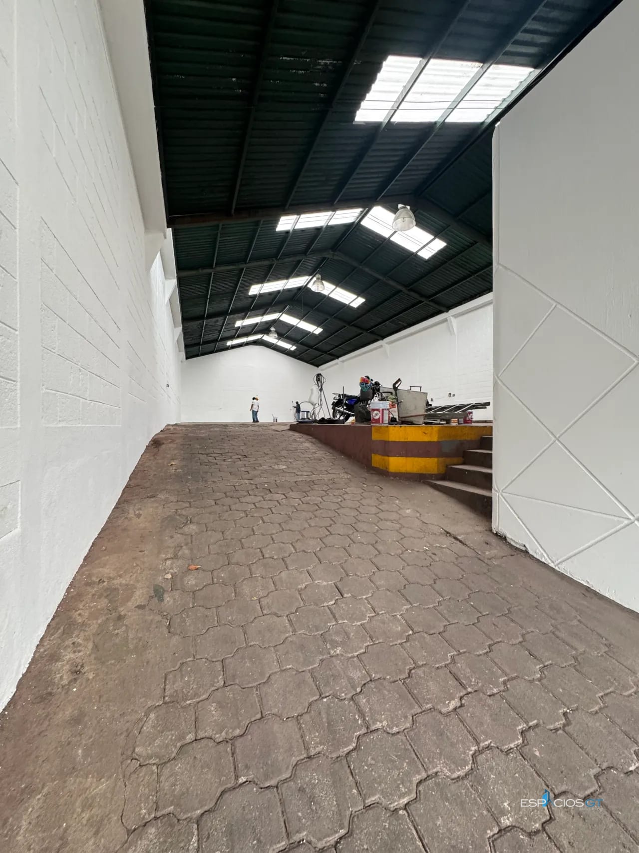 🏢 BODEGA IDEAL PARA GYM, ALMACENAMIENTO, ZONA 16 FRENTE A SANTA AMELIA — Bodega / Ofibodega en Alquiler en Santa Amelia, Zona 16, Guatemala, Ciudad — foto 2 de 12