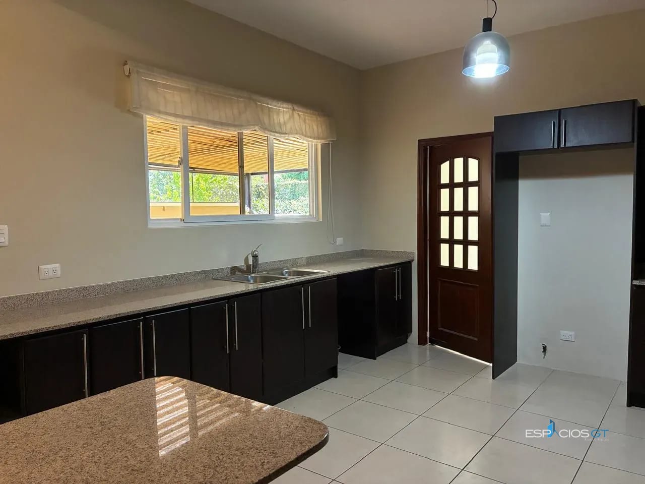 Casa en Condominio La Foresta, CAES Km. 20.5 entrada a Fraijanes — Casa en Alquiler en La Foresta, Carretera a El Salvador, Guatemala, Ciudad — foto 3 de 9