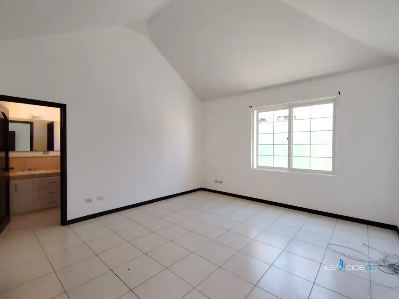 🌿 Casa en Venta o Alquiler en Entreverdes | Km. 22 Carr. Fraijanes — Casa en Venta en Entreverdes, Carretera a El Salvador, Guatemala, Ciudad — foto 7 de 9