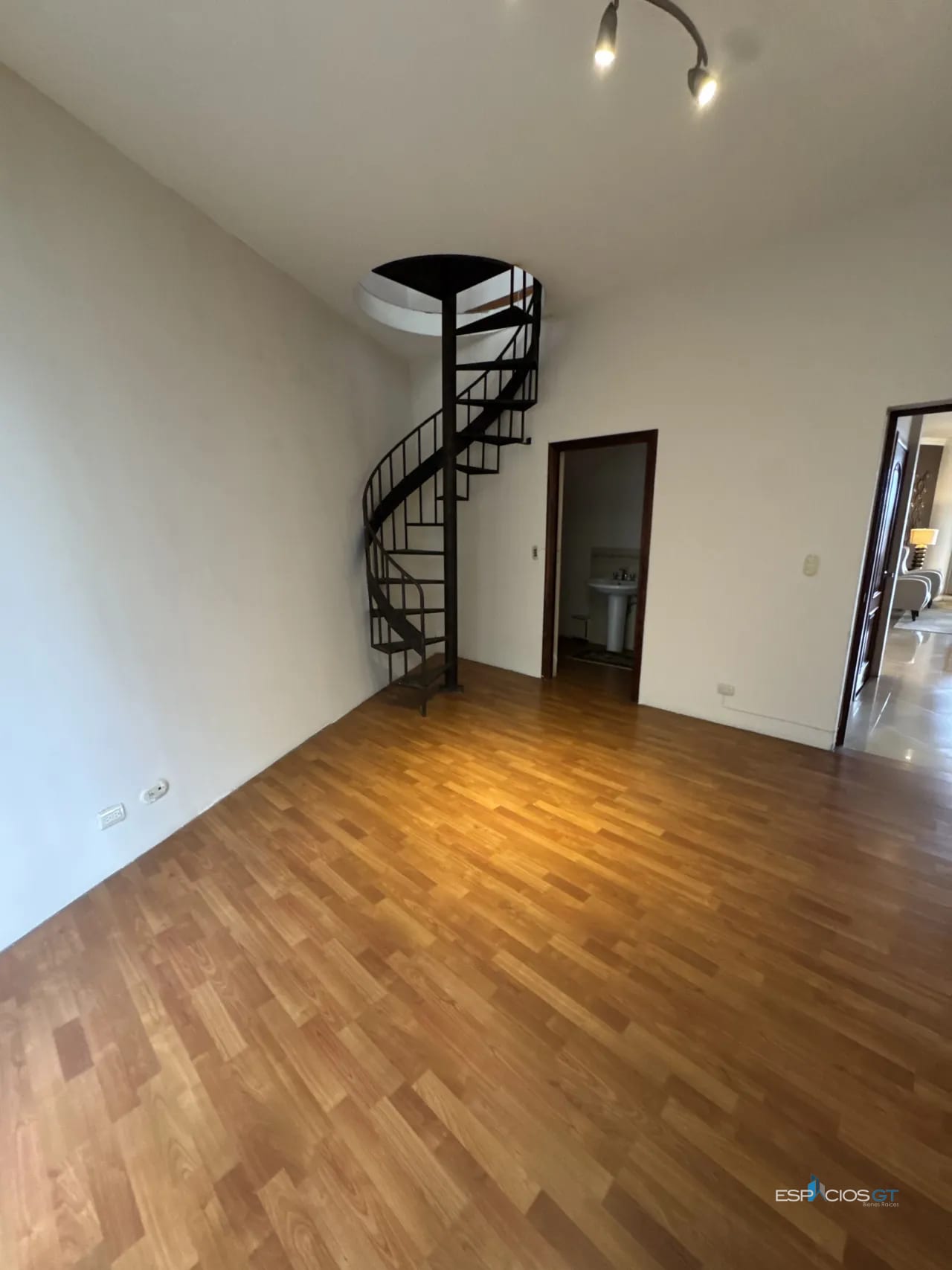 Casa| Puerta del Valle | Zona 1 Mixco 💰 US$430,000 Neg — Casa en Venta en Zona 1 Mixco, Guatemala, Ciudad — foto 12 de 12