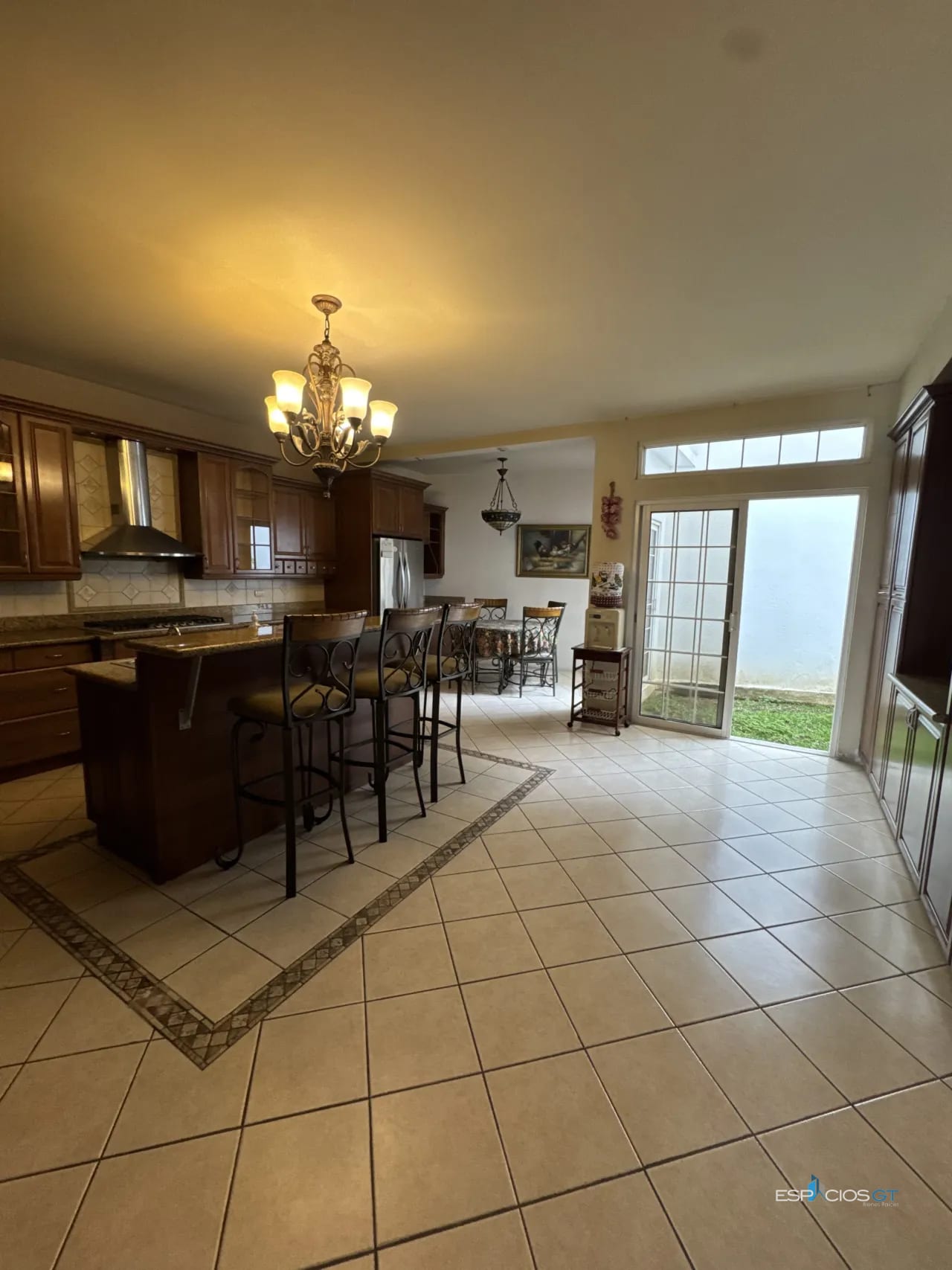 Casa| Puerta del Valle | Zona 1 Mixco 💰 US$430,000 Neg — Casa en Venta en Zona 1 Mixco, Guatemala, Ciudad — foto 3 de 12