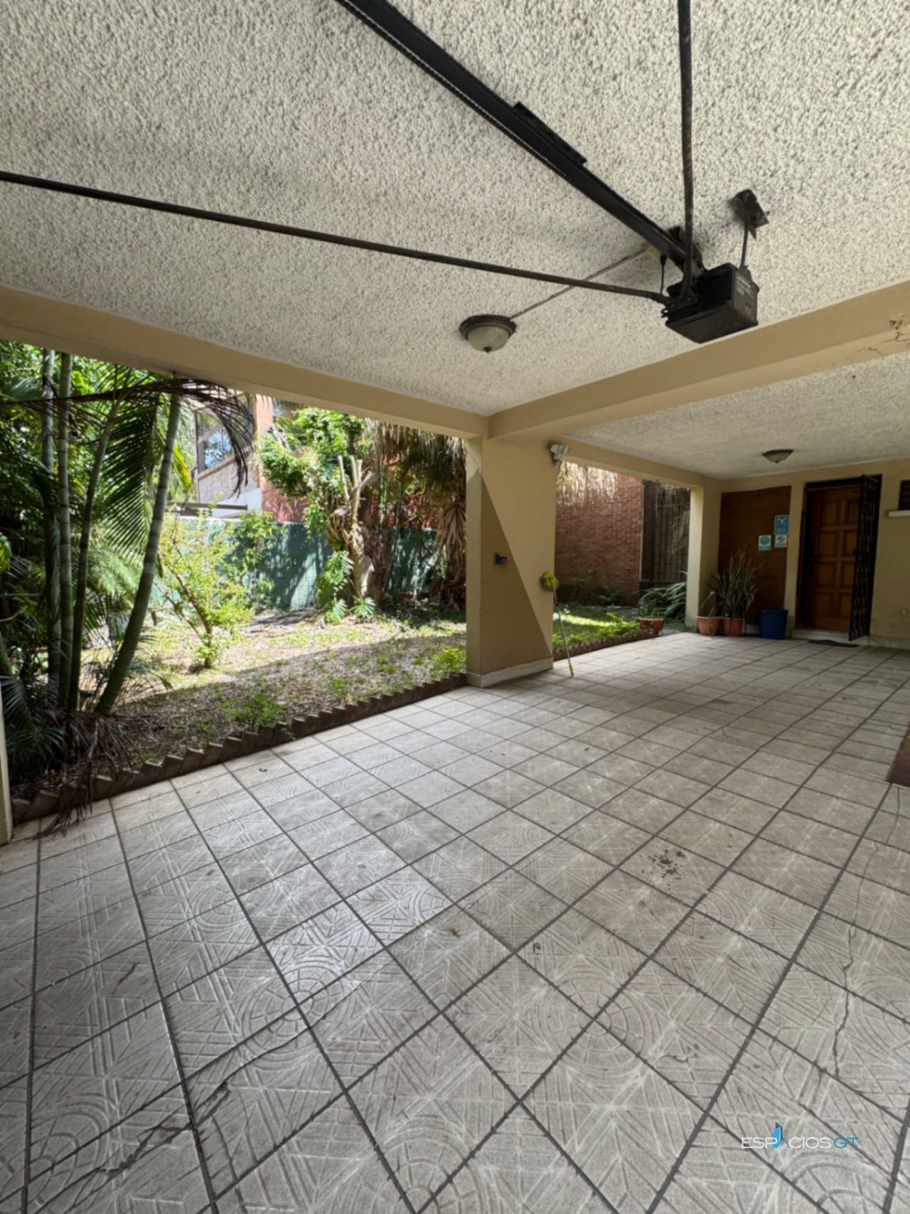 Casa para Oficinas – Puerta Cerrada, Sector B4, San Cristóbal — Casa en Alquiler en Zona 8 Mixco, Guatemala, Ciudad — foto 5 de 7