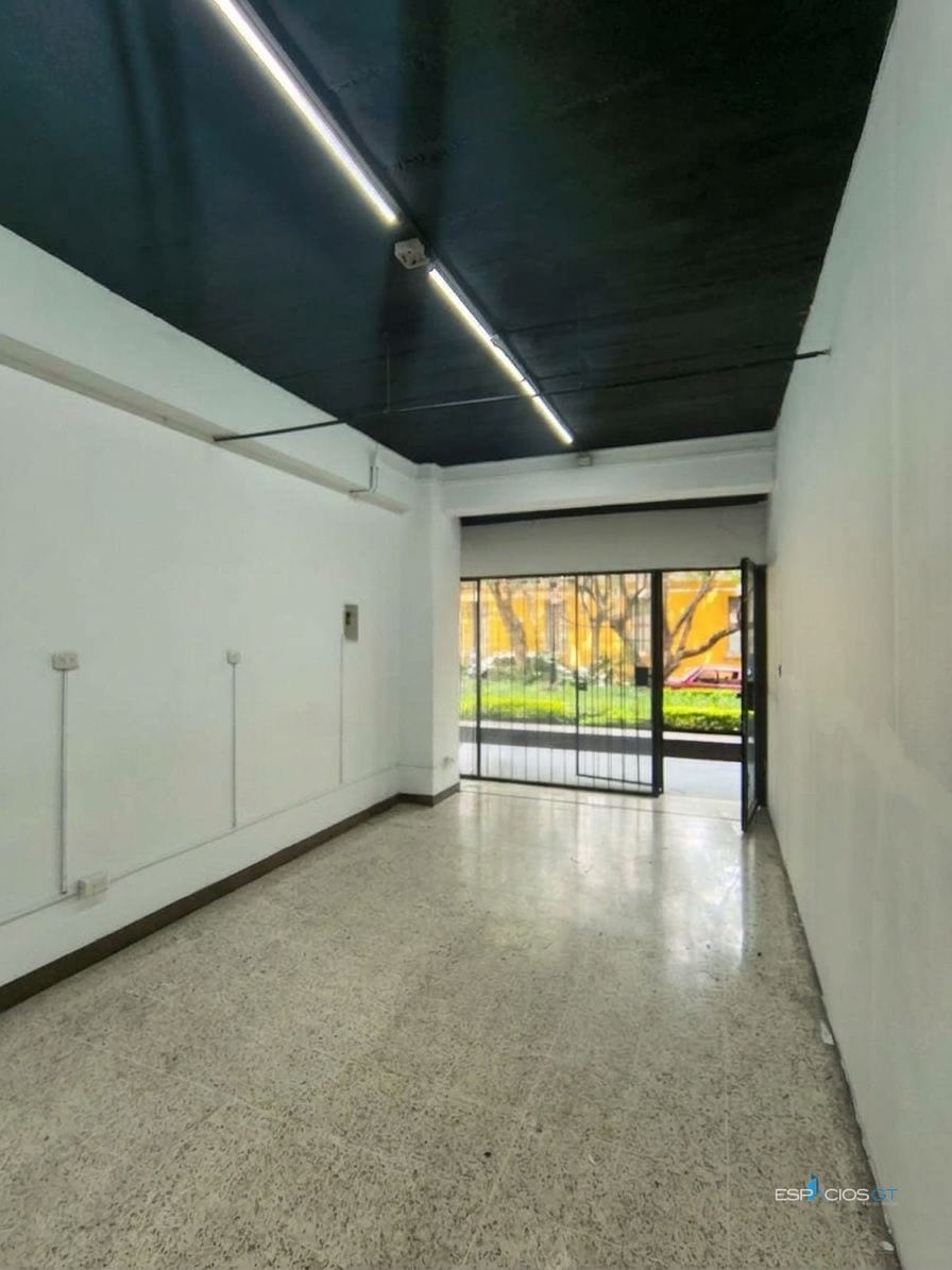 🏢 Se Renta Local Comercial en Zona 10 Cerca del Minex — Oficina en Alquiler en Zona 10, Guatemala, Ciudad — foto 2 de 6