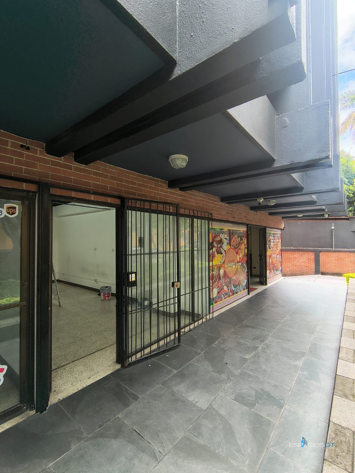 🏢 Se Renta Local Comercial en Zona 10 Cerca del Minex — Oficina en Alquiler en Zona 10, Guatemala, Ciudad — foto 1 de 6