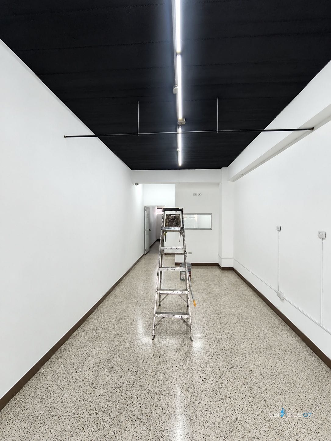 🏢 Se Renta Local Comercial en Zona 10 Cerca del Minex — Oficina en Alquiler en Zona 10, Guatemala, Ciudad — foto 6 de 6