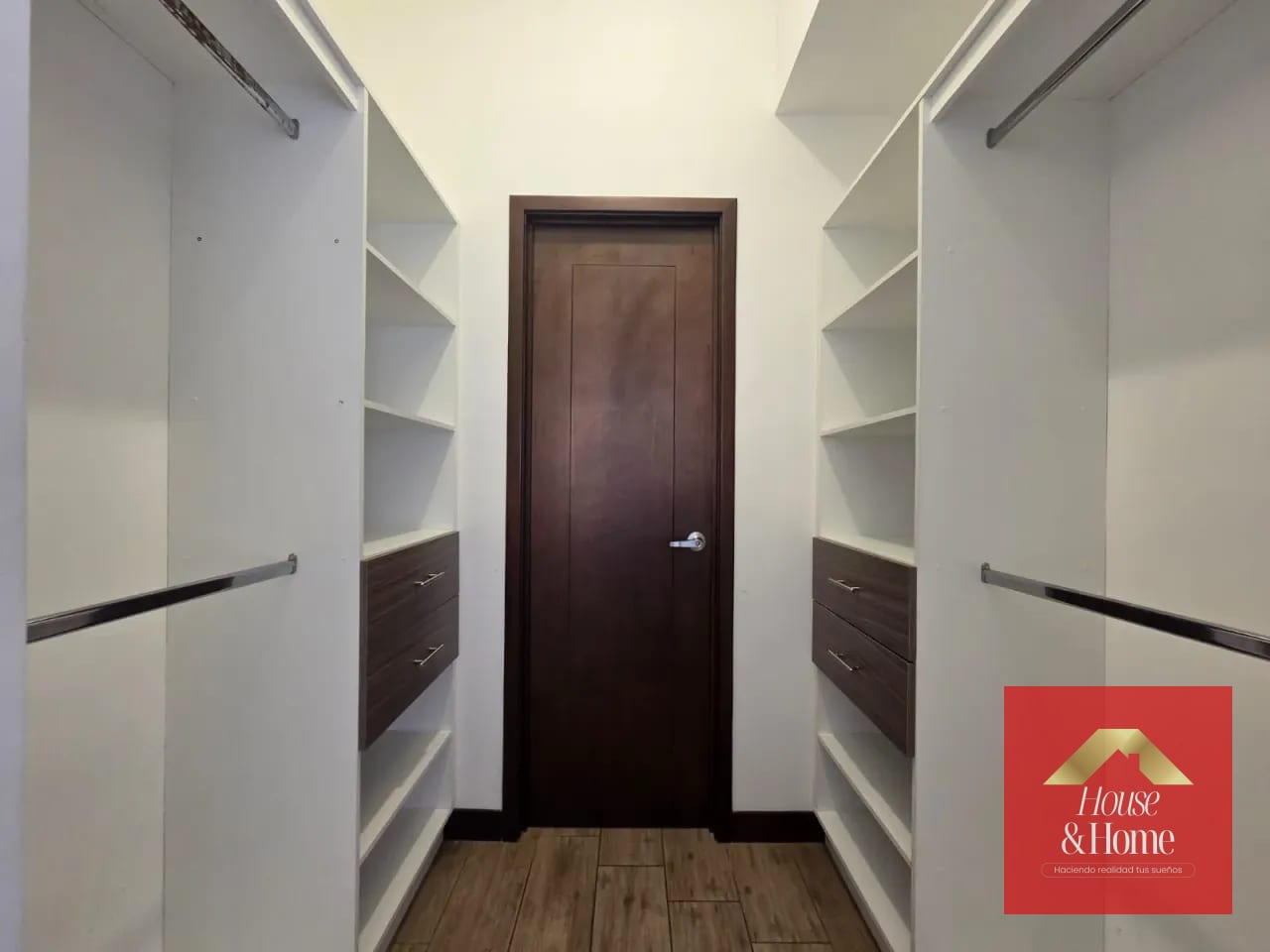 Apartamento amueblado en venta zona 10 (copia) — Apartamento en Venta en Casalini Diagonal 6, Zona 10, Guatemala, Ciudad — foto 10 de 17