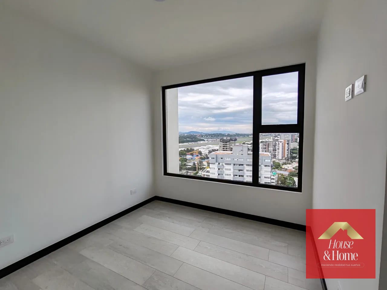 Dormitorio principal — Renta de apartamento en zona 13 — Apartamento en Alquiler en Verdú, Zona 13, Guatemala, Ciudad — foto 5 de 15