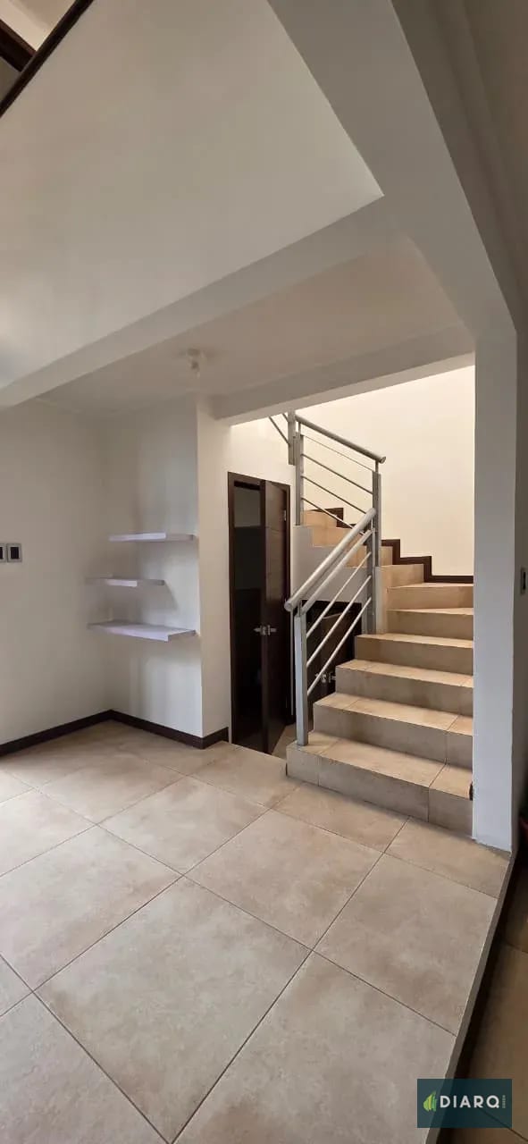 Casa en venta zona 16, acojedora y amplia — Casa en Venta en Zona 16, Guatemala, Ciudad — foto 2 de 17