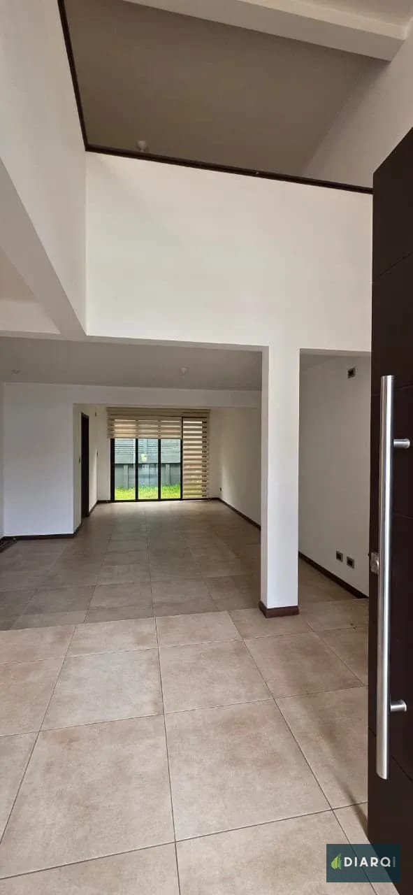Casa en venta zona 16, acojedora y amplia — Casa en Venta en Zona 16, Guatemala, Ciudad — foto 4 de 17