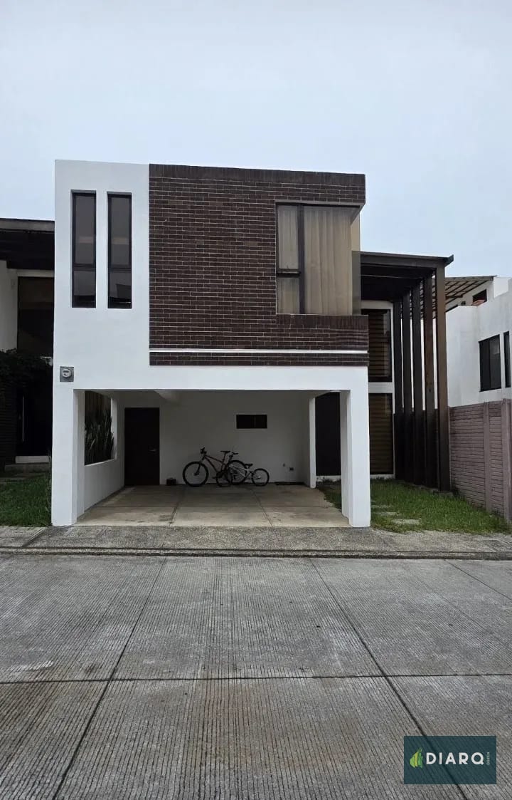 Casa en venta zona 16, acojedora y amplia — Casa en Venta en Zona 16, Guatemala, Ciudad — foto 1 de 17