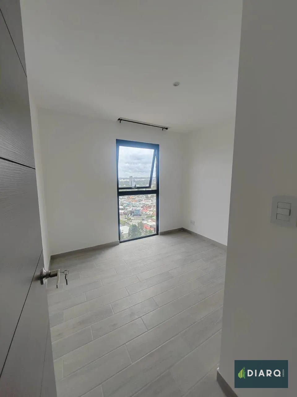Apartamento de 3 habitaciones en Parque 10 — Apartamento en Alquiler en Zona 10, Guatemala, Ciudad — foto 2 de 7