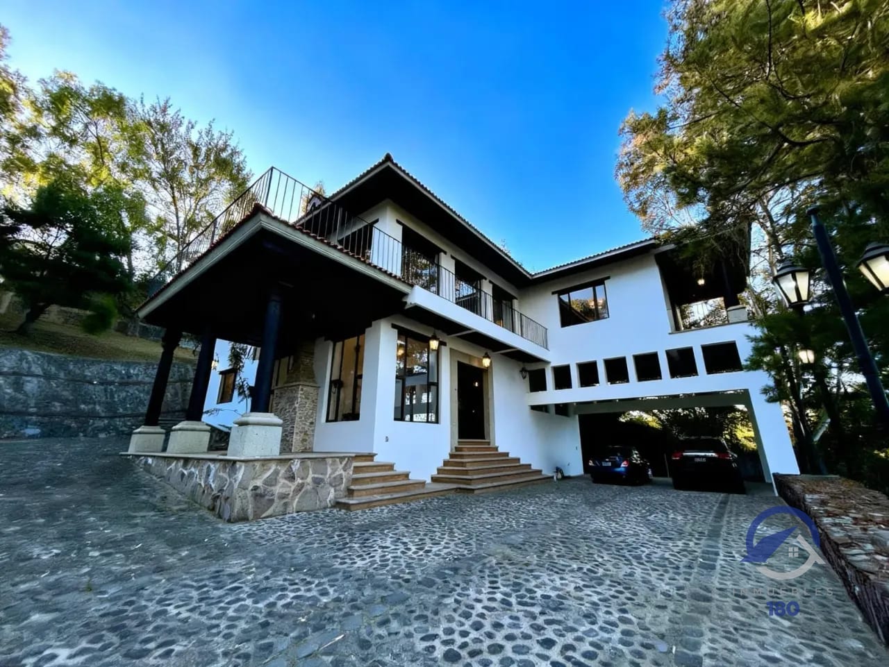 Mansión en venta sobre la Carretera Interamericana, km. 33.8 — Casa en Venta en San Lucas Sacatepéquez, Sacatepéquez — foto 11 de 13
