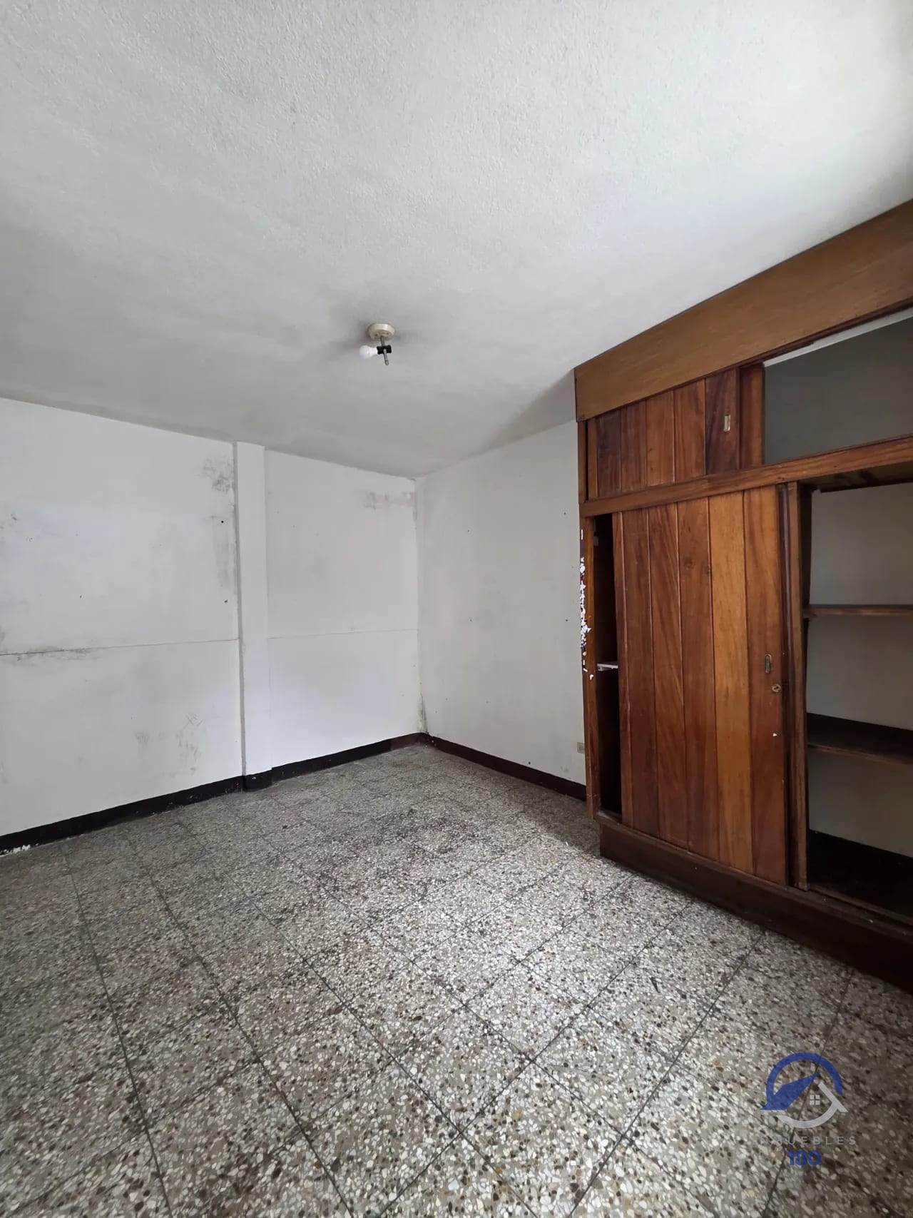 Terreno con casa para demoler en venta en Colonia El Maestro, zona 15 — Terreno en Venta en Colonia El Maestro, Zona 15, Guatemala, Ciudad — foto 11 de 15
