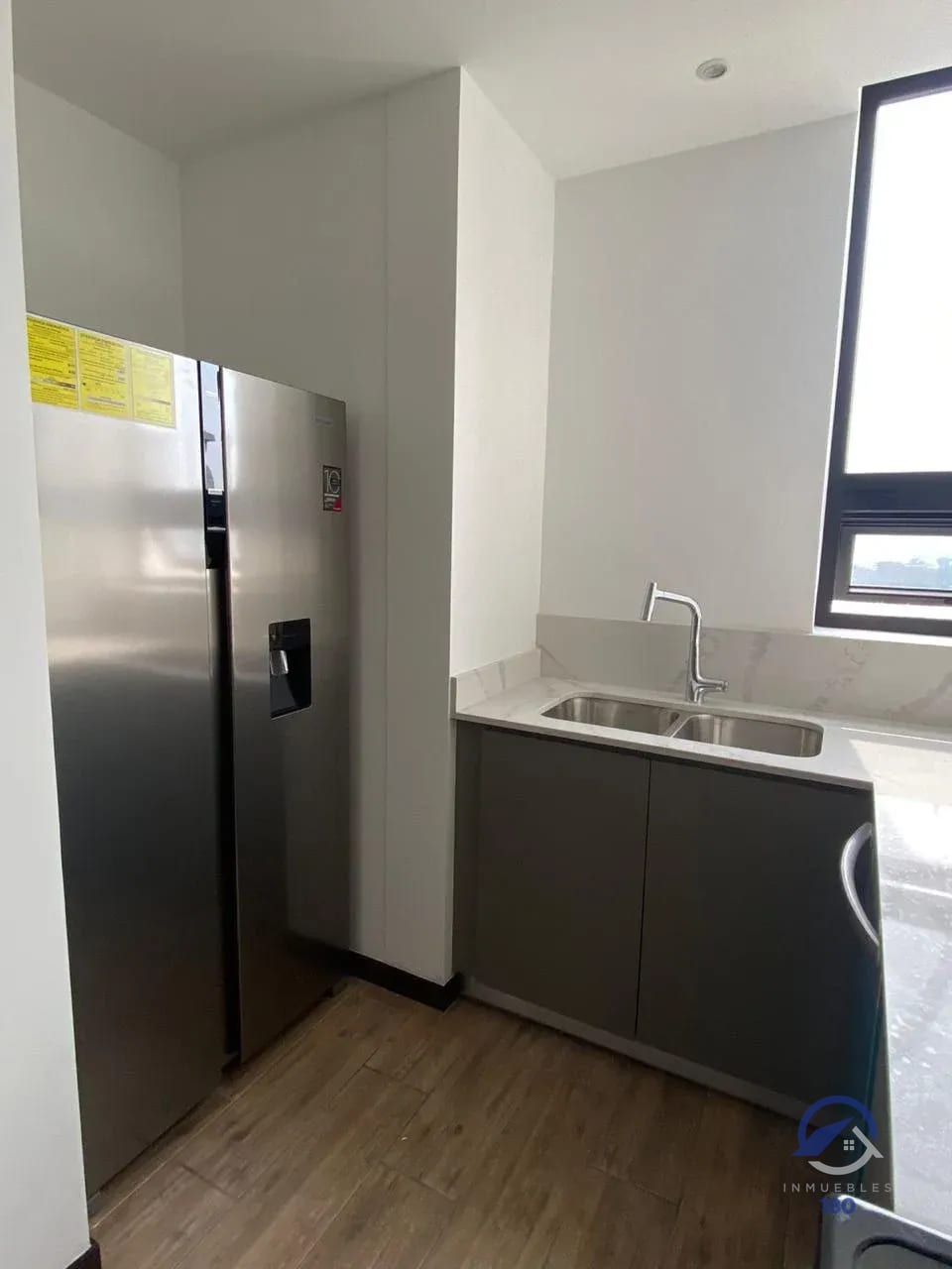 Apartamento en alquiler en Edificio Auré, zona 13 - Image 4