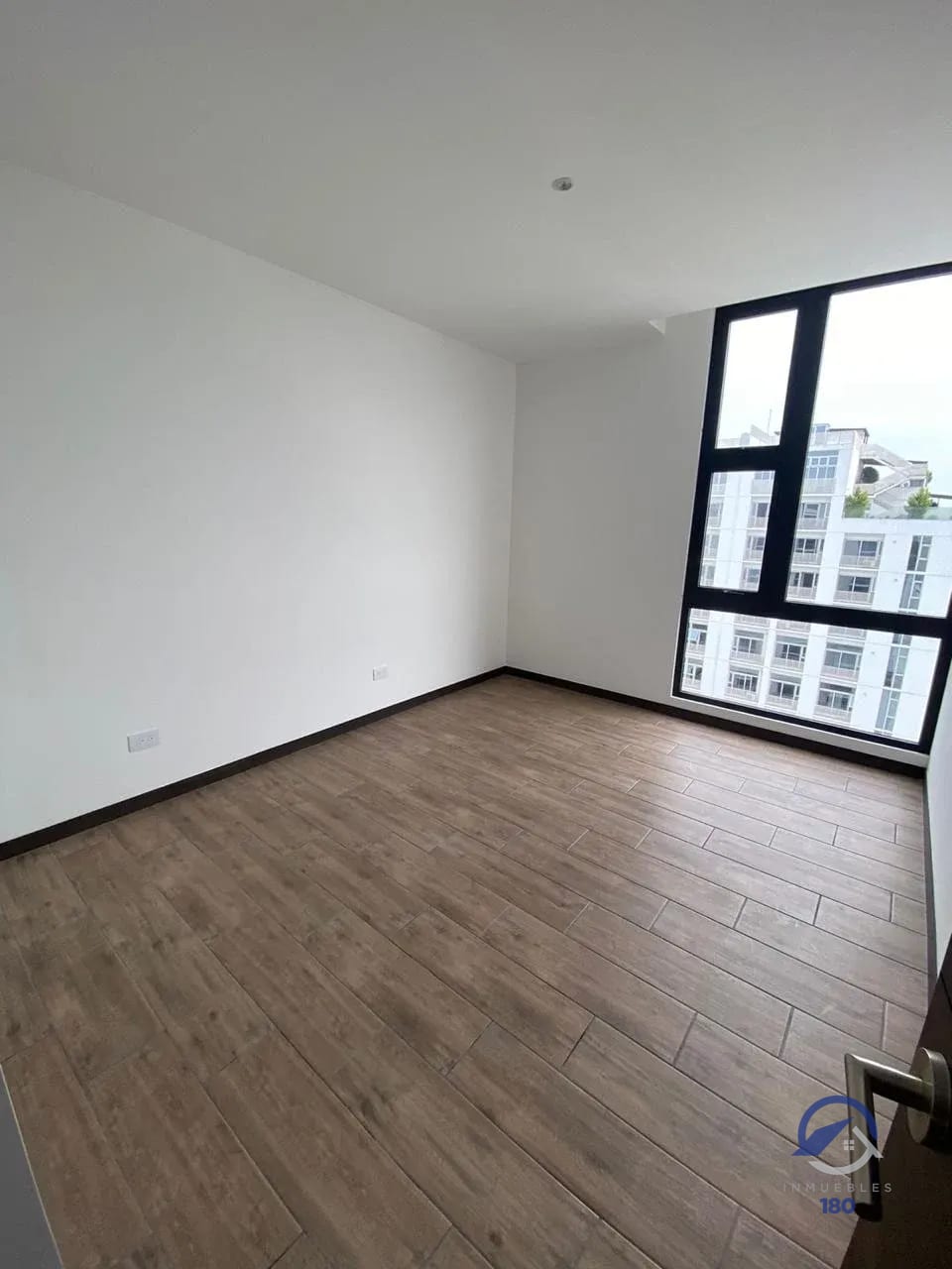 Apartamento en alquiler en Edificio Auré, zona 13 — Apartamento en Alquiler en Aure, Zona 13, Guatemala, Ciudad — foto 12 de 15