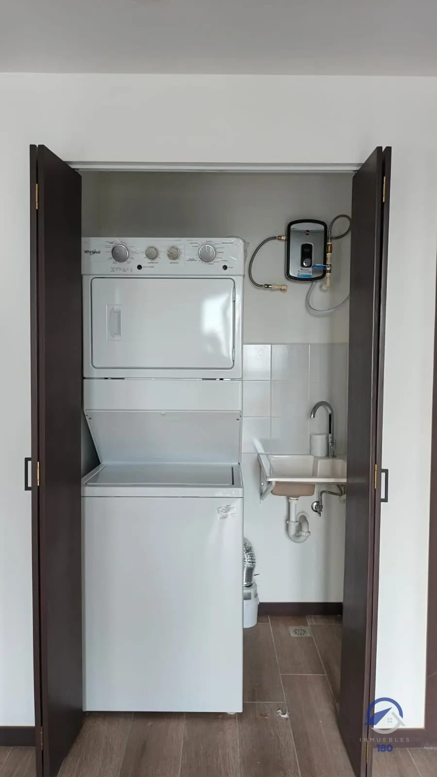 Apartamento en renta en Edificio Altaire, zona 11 — Apartamento en Alquiler en Zona 11, Guatemala, Ciudad — foto 8 de 11