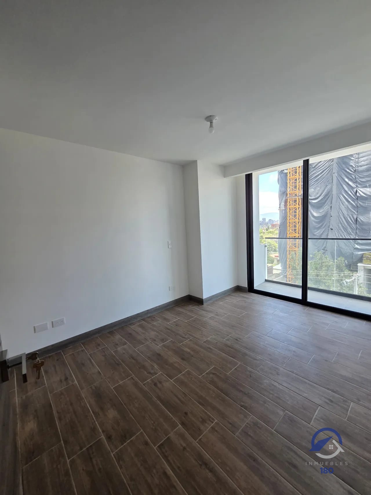 Apartamento de una habitación en Kiintea, zona 15 — Apartamento en Venta en Kiintea, Zona 15, Guatemala, Ciudad — foto 2 de 12