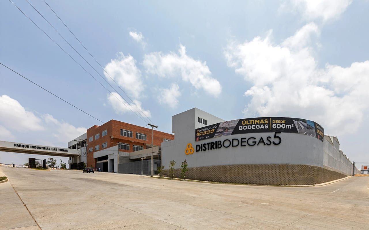 Renta de ofibodega en Distribodega 5 | El Naranjo Zona 4 de Mixco — Bodega / Ofibodega en Alquiler en Zona 4 Mixco, Guatemala, Ciudad — foto 1 de 10
