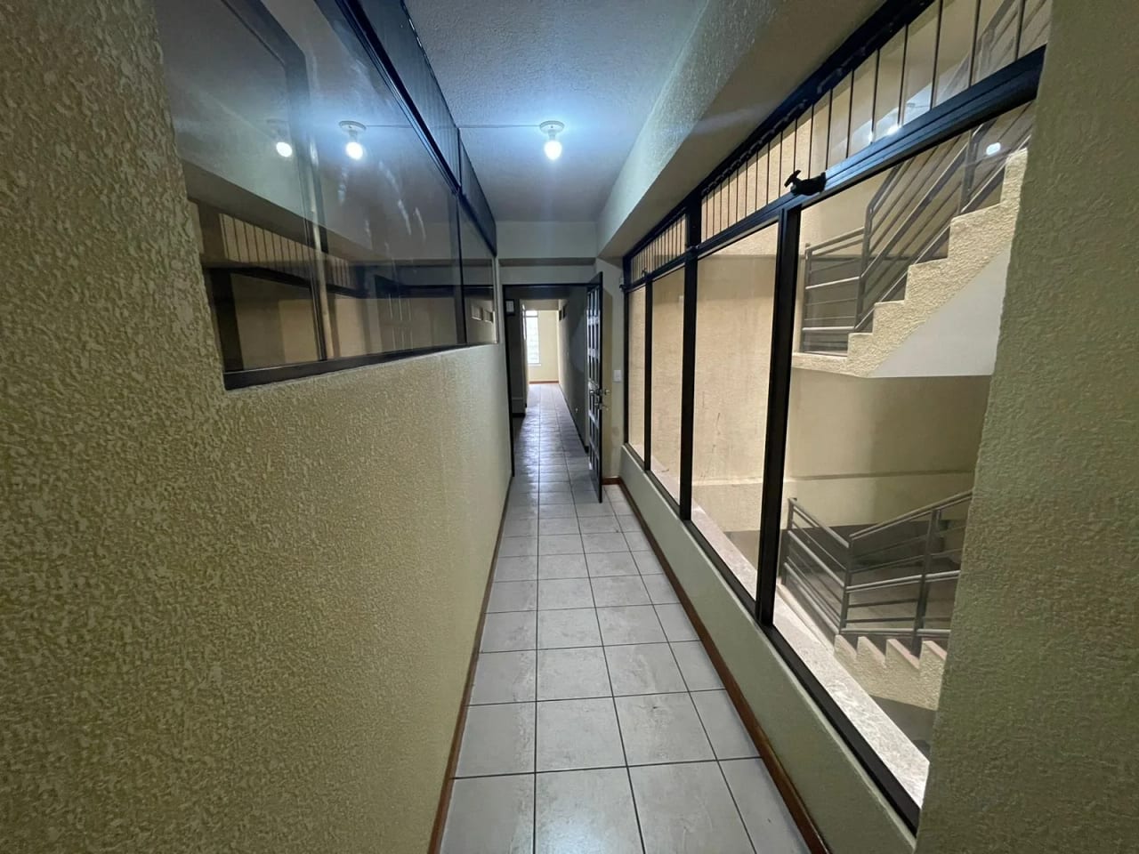 Renta de Edificio en zona 5 | Ideal negocio, uso comercial o empresarial — Edificio en Alquiler en Zona 5, Guatemala, Ciudad — foto 9 de 15