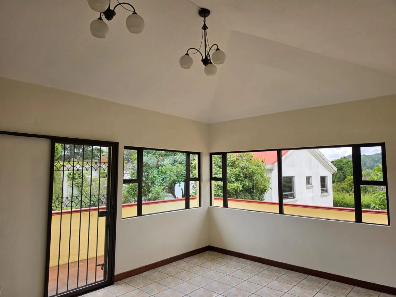 Renta de casa en Condominio Las Kascada | Km.16.5 Caes — Casa en Alquiler en La Kaskada, Carretera a El Salvador, Guatemala, Ciudad — foto 5 de 7