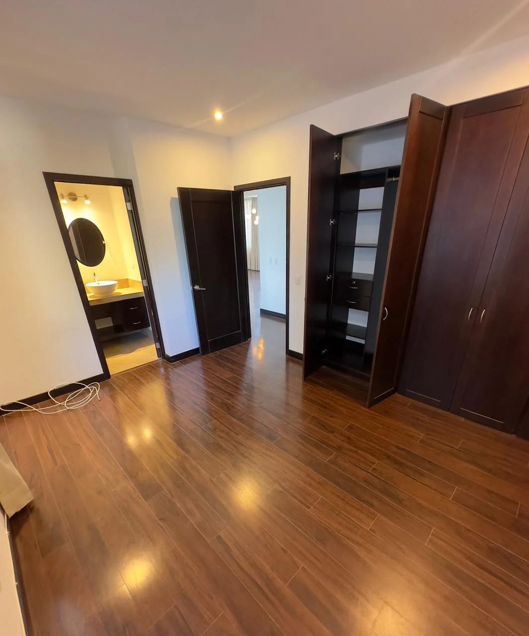 Alquilo de amplio apartamento en Edificio Quinze | Vista Hermosa 1 — Apartamento en Alquiler en Quinze, Zona 15, Guatemala, Ciudad — foto 4 de 11