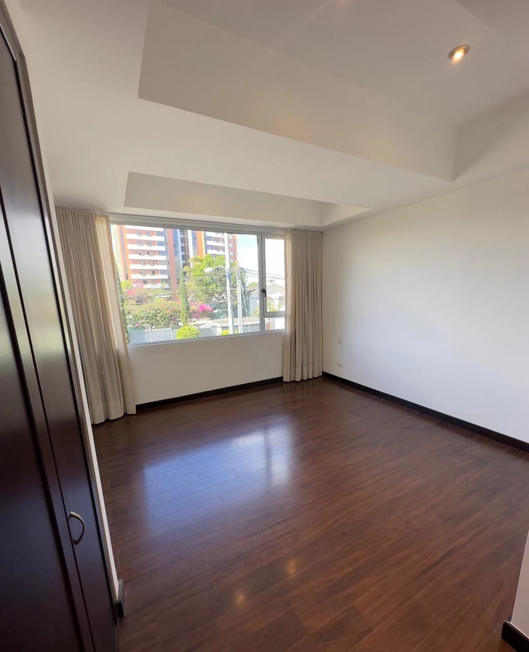 Alquilo de amplio apartamento en Edificio Quinze | Vista Hermosa 1 — Apartamento en Alquiler en Quinze, Zona 15, Guatemala, Ciudad — foto 9 de 11