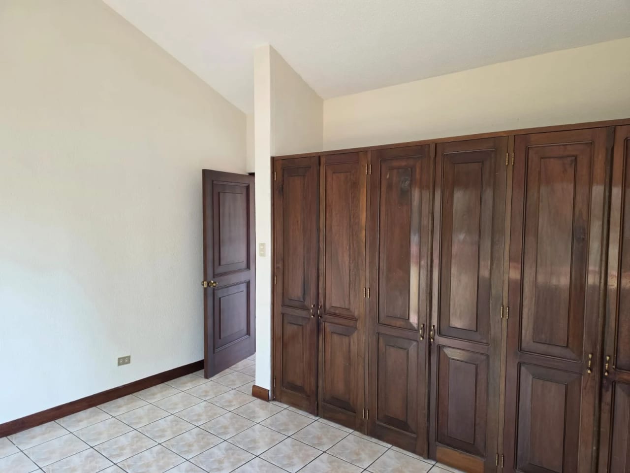 Venta de casa en Condominio Las Kascada | Km.16.5 Caes — Casa en Venta en Carretera a El Salvador, Guatemala, Ciudad — foto 12 de 17