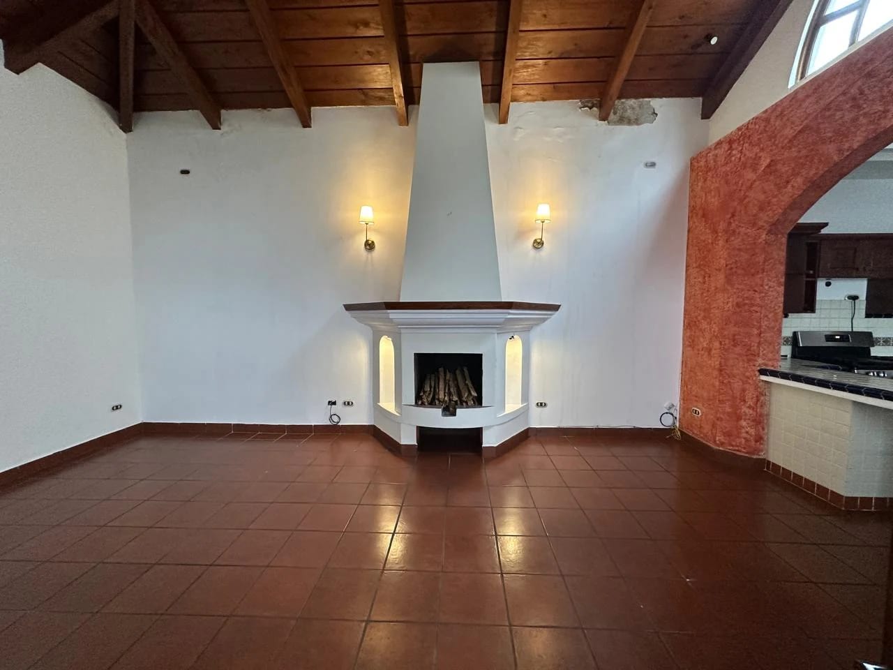 Renta de Casa en Antigua Guatemala a 600m de Iglesia El Calvario | Den — Casa en Alquiler en Antigua, Sacatepéquez — foto 2 de 13