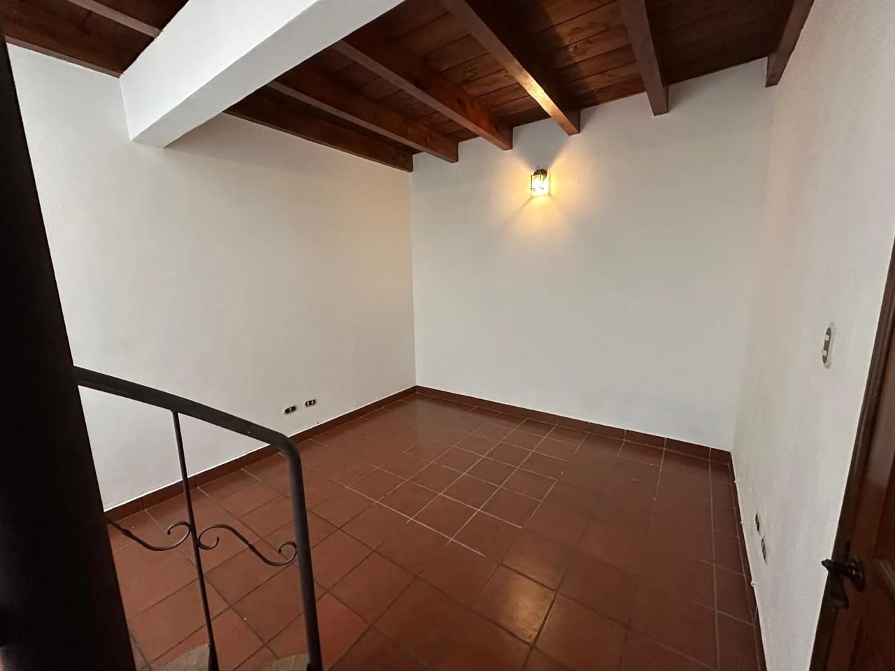 Renta de Casa en Antigua Guatemala a 600m de Iglesia El Calvario | Den — Casa en Alquiler en Antigua, Sacatepéquez — foto 11 de 13