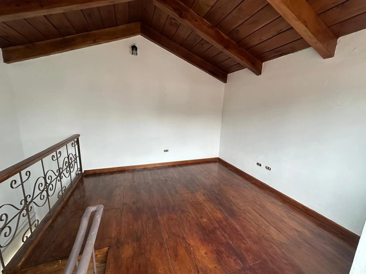 Renta de Casa en Antigua Guatemala a 600m de Iglesia El Calvario | Den — Casa en Alquiler en Antigua, Sacatepéquez — foto 13 de 13