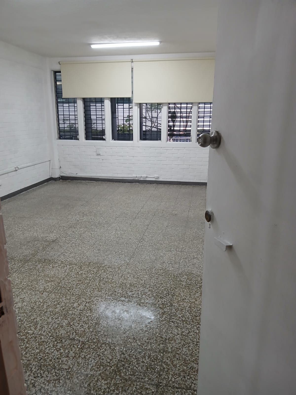Oficina en z4 frente al TEC — Oficina en Alquiler en Zona 4, Guatemala, Ciudad — foto 1 de 5