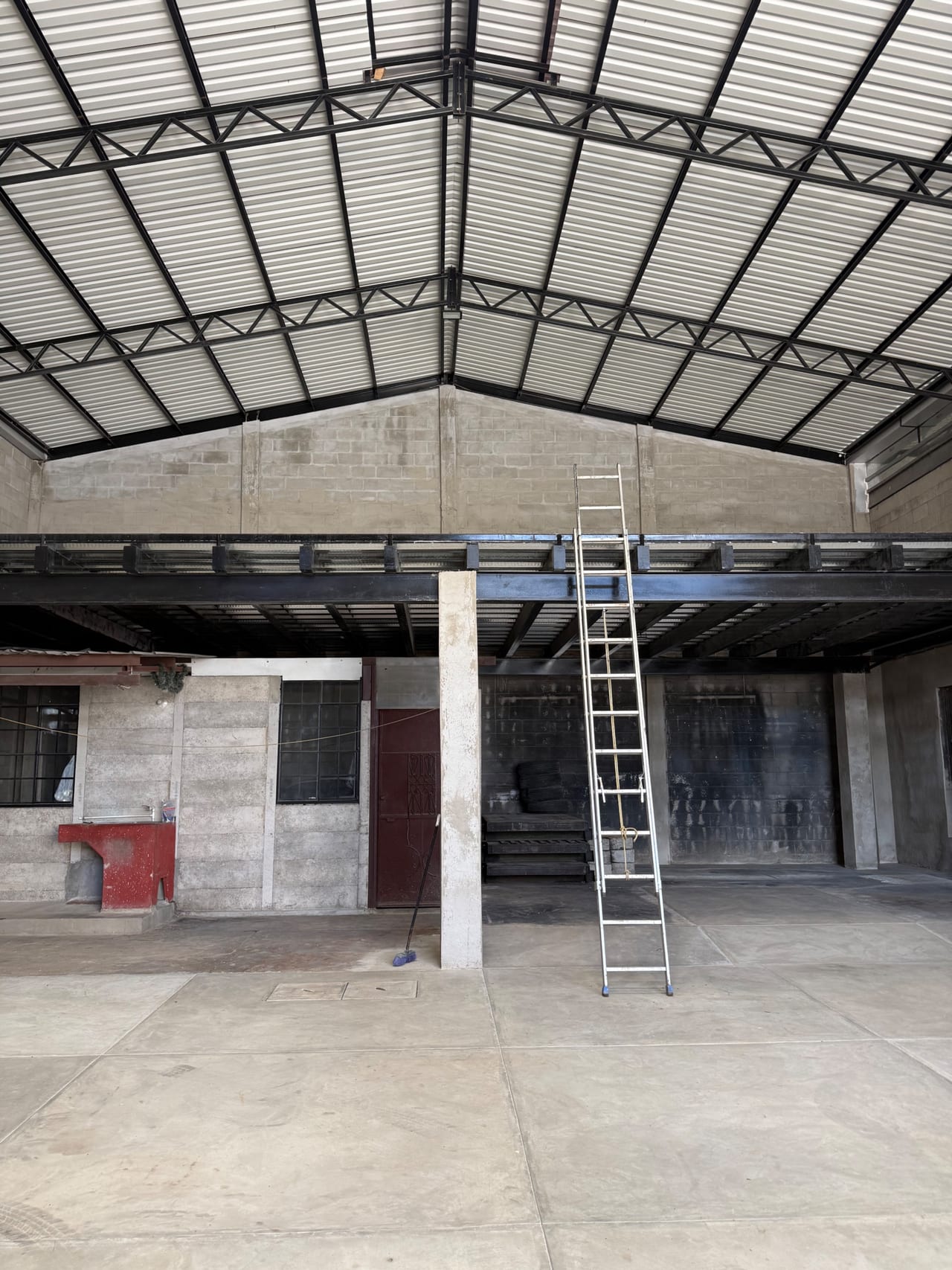 Bodega a 600 metros de la Roosevelt — Bodega / Ofibodega en Alquiler en Zona 2 Mixco, Guatemala, Ciudad — foto 2 de 5