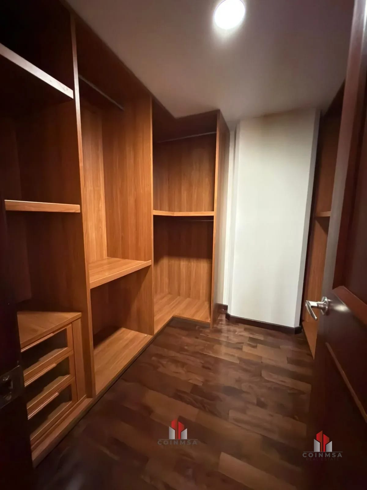 Apartamento amueblado en Venta zona 10 / Tiffany II — Apartamento en Venta en Tiffany II, Zona 10, Guatemala, Ciudad — foto 11 de 17