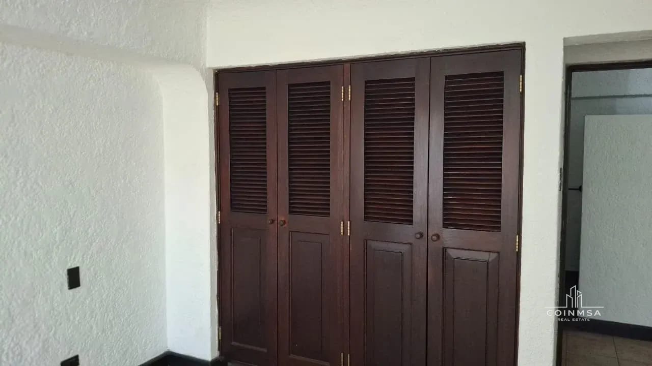 Apartamento semi-amueblado en Renta zona 10 — Apartamento en Alquiler en Las Cañas, Zona 10, Guatemala, Ciudad — foto 8 de 9