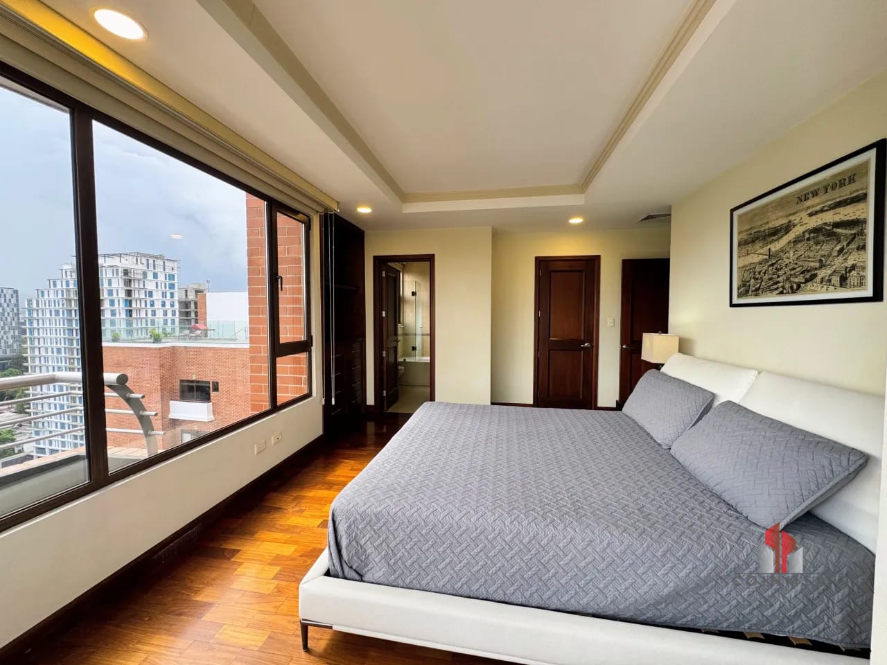 Apartamento amueblado en Renta zona 10 — Apartamento en Alquiler en Santa María, Zona 10, Guatemala, Ciudad — foto 5 de 13