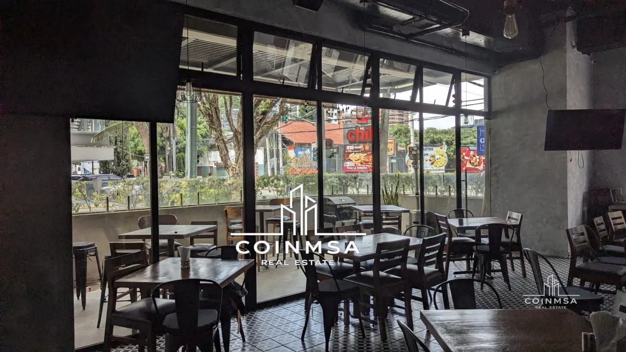 Local en Renta zona 10 — Local en Alquiler en Eon, Zona 10, Guatemala, Ciudad — foto 1 de 13