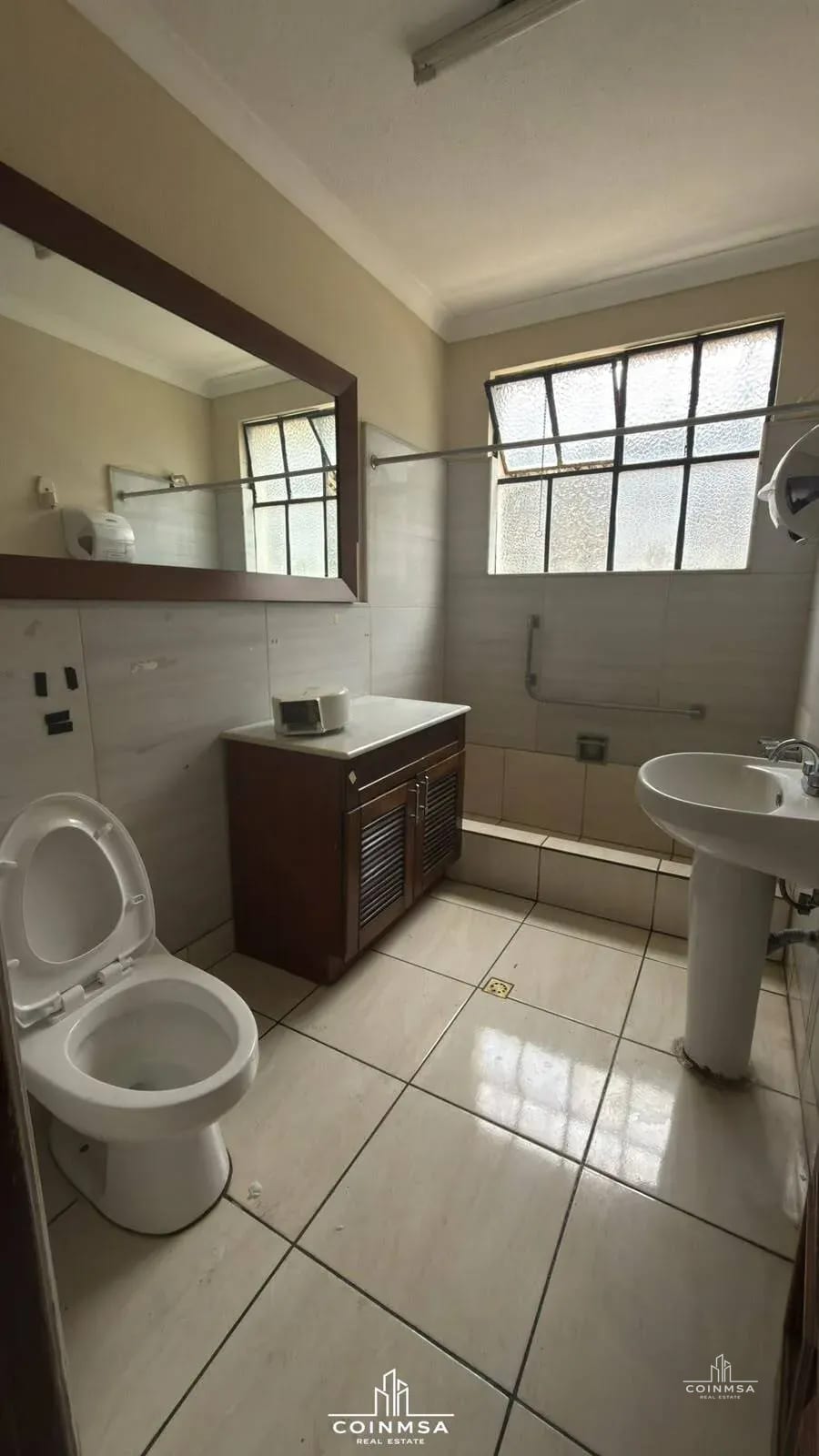 Casa para oficina en renta zona 9 — Casa en Alquiler en Zona 9, Guatemala, Ciudad — foto 13 de 14