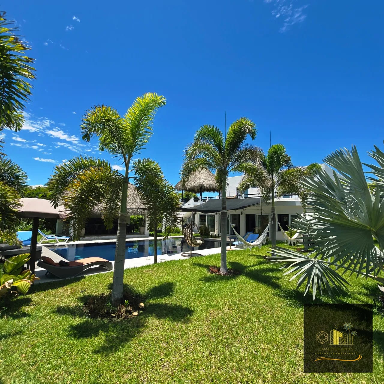 CASA DE PLAYA EN VENTA CON TITULO DE PROPIEDAD EN MONTERRICO — Casa vacacional en Venta en Monterrico, Santa Rosa — foto 1 de 17