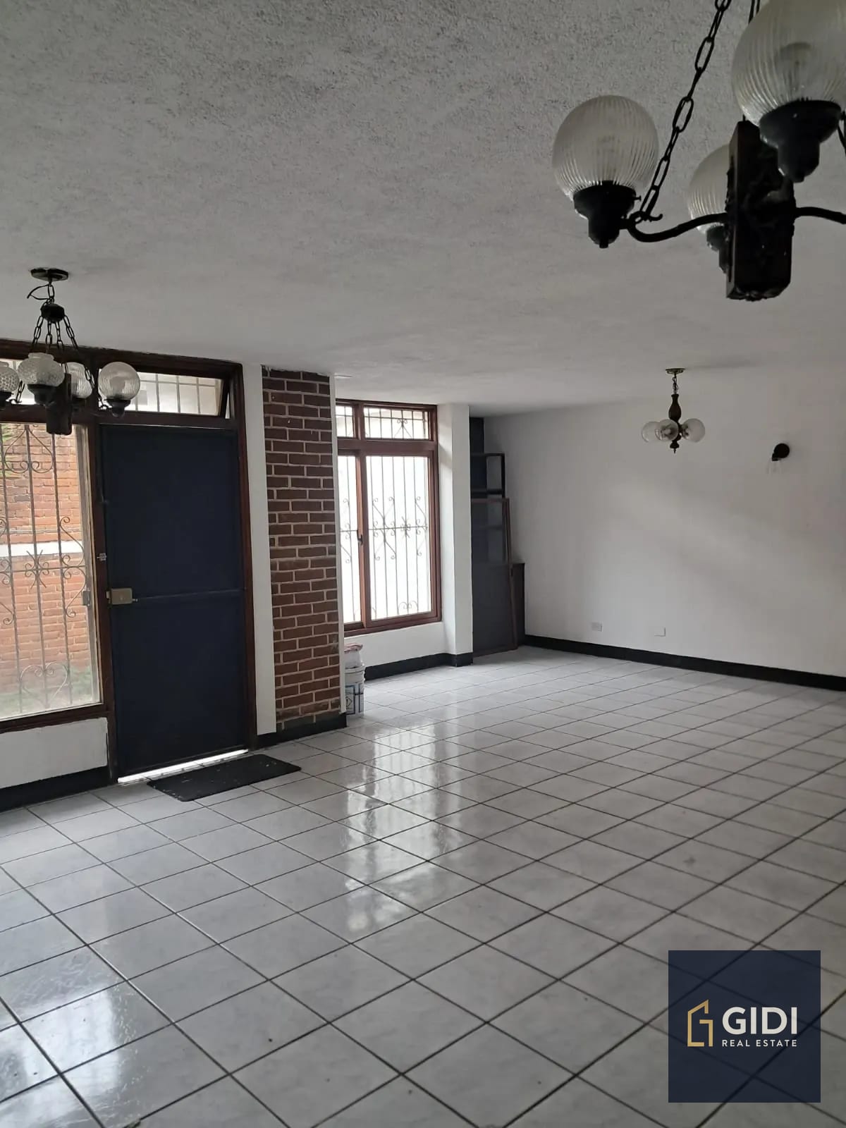 Casa amplia en renta Zona 1 | 3 hab + servicio + 2 parqueos — Casa en Alquiler en Zona 1, Guatemala, Ciudad — foto 2 de 16