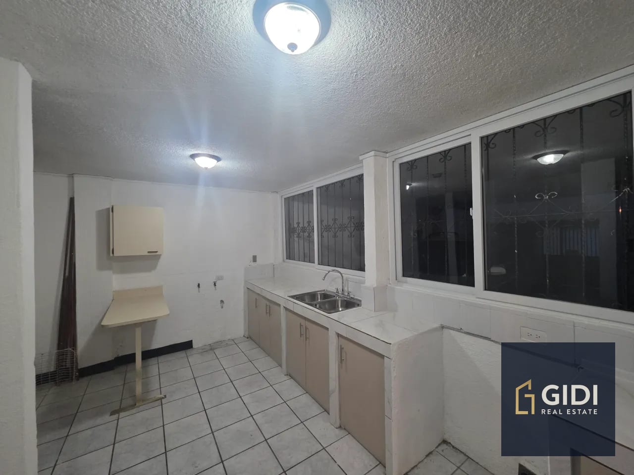 Casa amplia en renta Zona 1 | 3 hab + servicio + 2 parqueos — Casa en Alquiler en Zona 1, Guatemala, Ciudad — foto 4 de 16