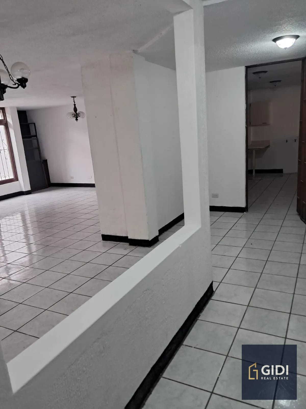 Casa amplia en renta Zona 1 | 3 hab + servicio + 2 parqueos — Casa en Alquiler en Zona 1, Guatemala, Ciudad — foto 6 de 16