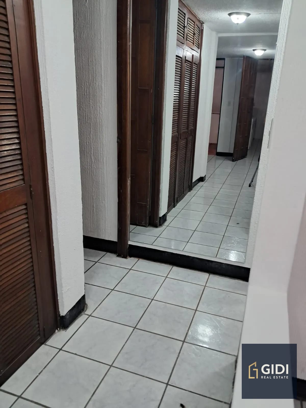 Casa amplia en renta Zona 1 | 3 hab + servicio + 2 parqueos — Casa en Alquiler en Zona 1, Guatemala, Ciudad — foto 9 de 16