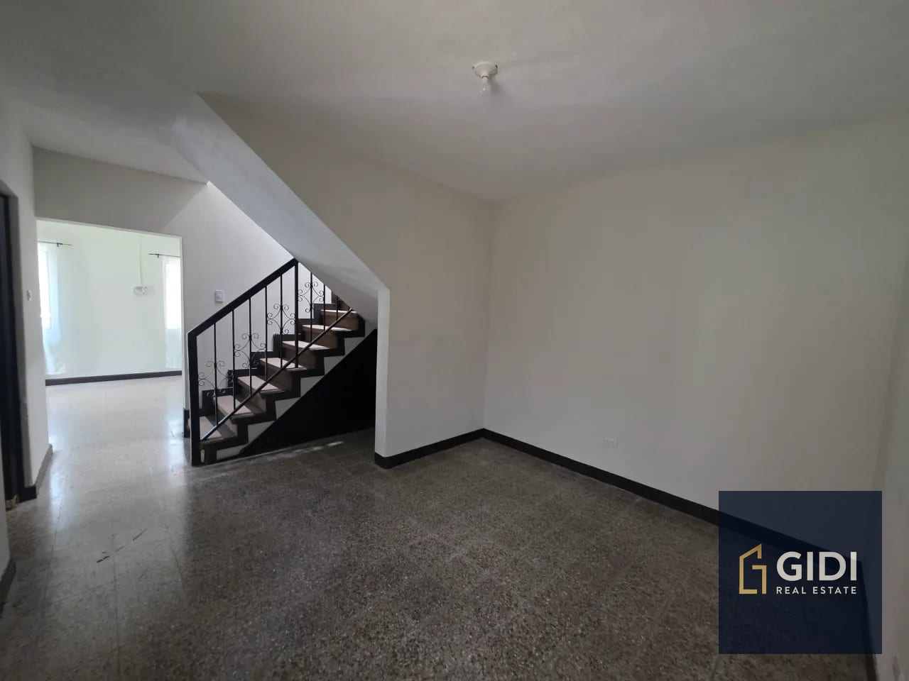 Casa en renta Col. Toledo Zona 7 | 4 dorm + servicio + 2P — Casa en Alquiler en Zona 7, Guatemala, Ciudad — foto 4 de 17